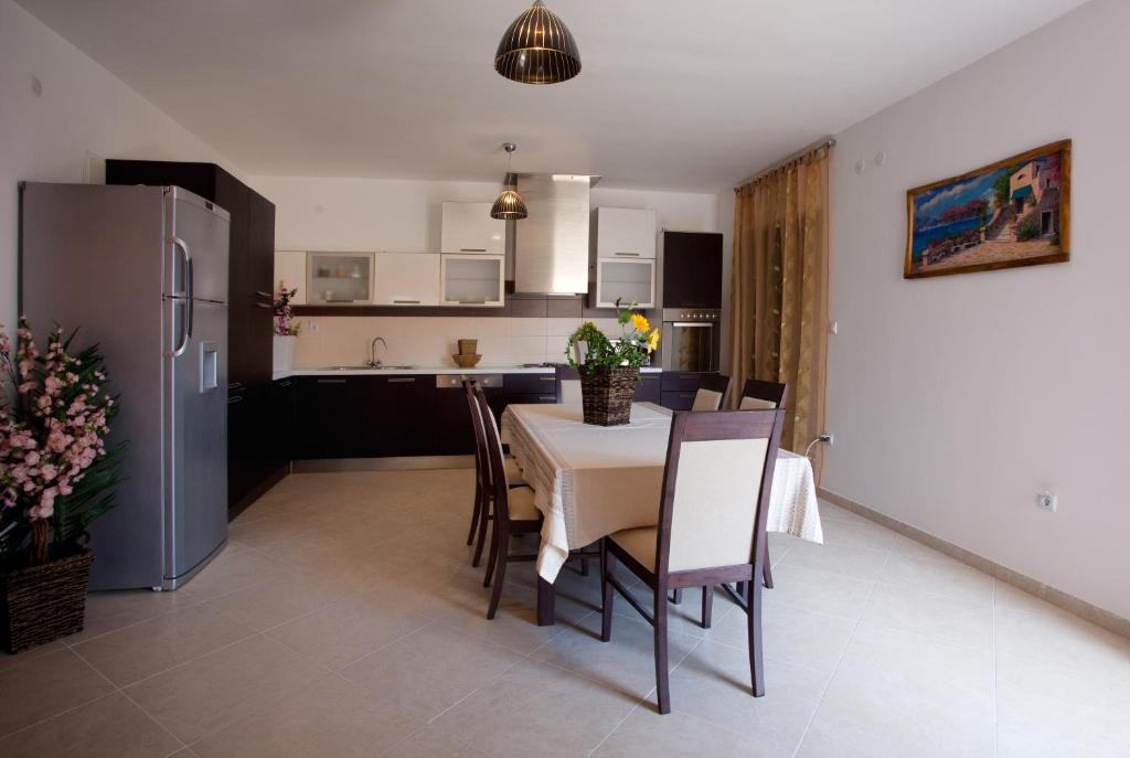 Apartments Andrea Podstrana Rom bilde